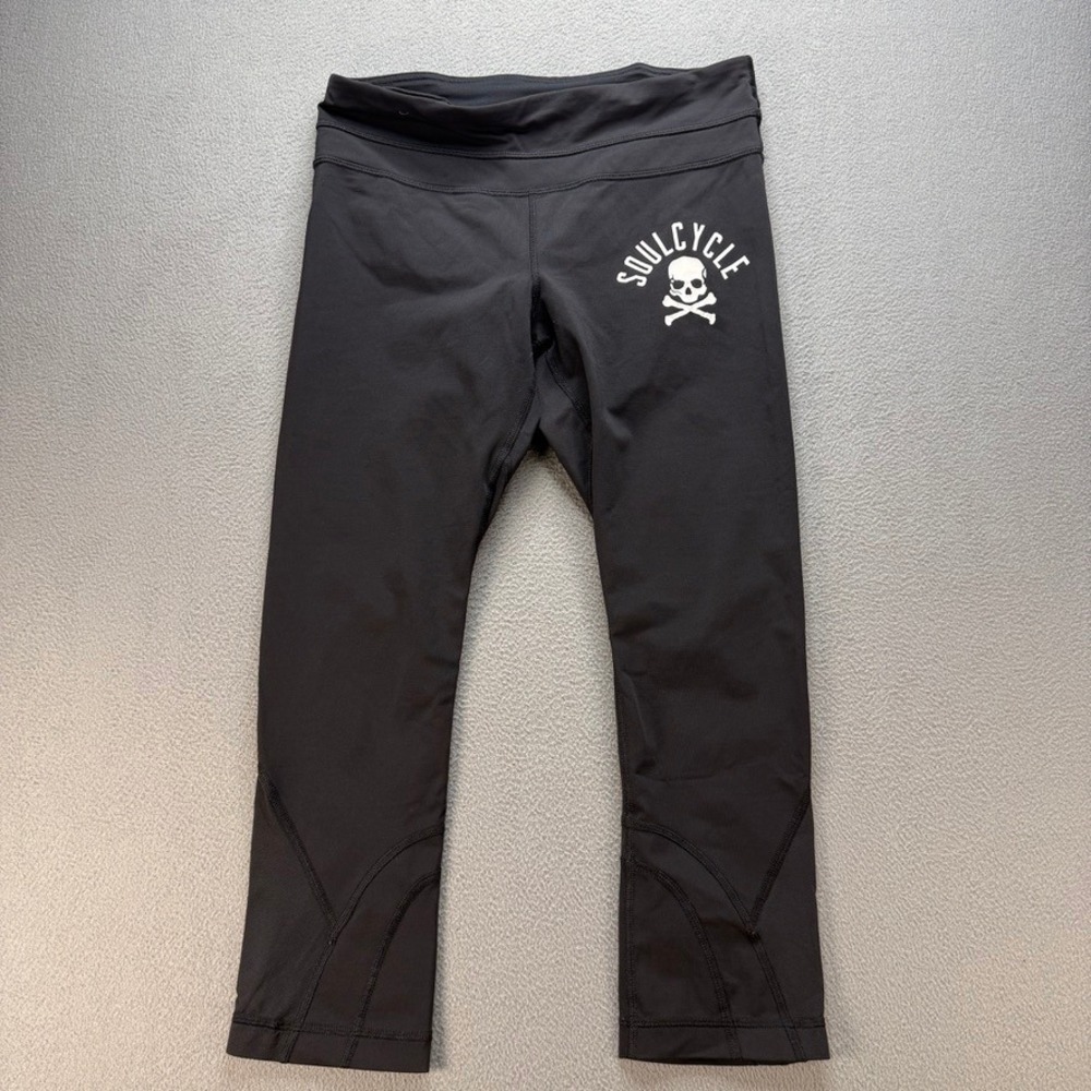 Lululemon SoulCycle Run Inspire Crop Leggings Slim Size 6 Black Skull Graphic
